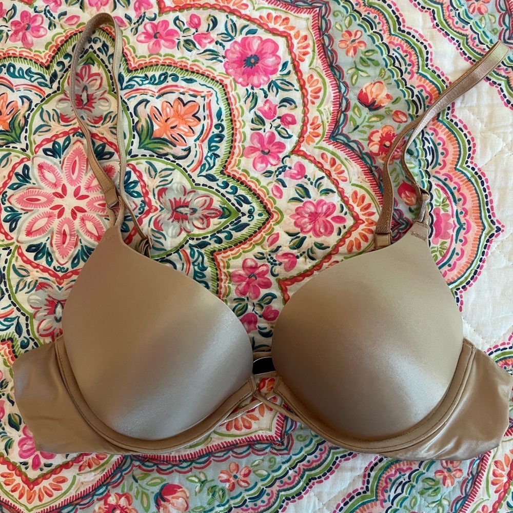 Victoria’s Secret bombshell plunge bra